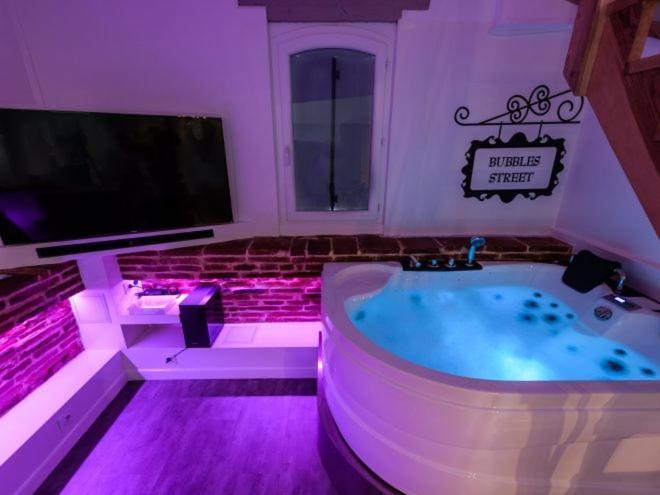 L'Antre Vue - Jacuzzi Au Chateau Belberaud Bagian luar foto