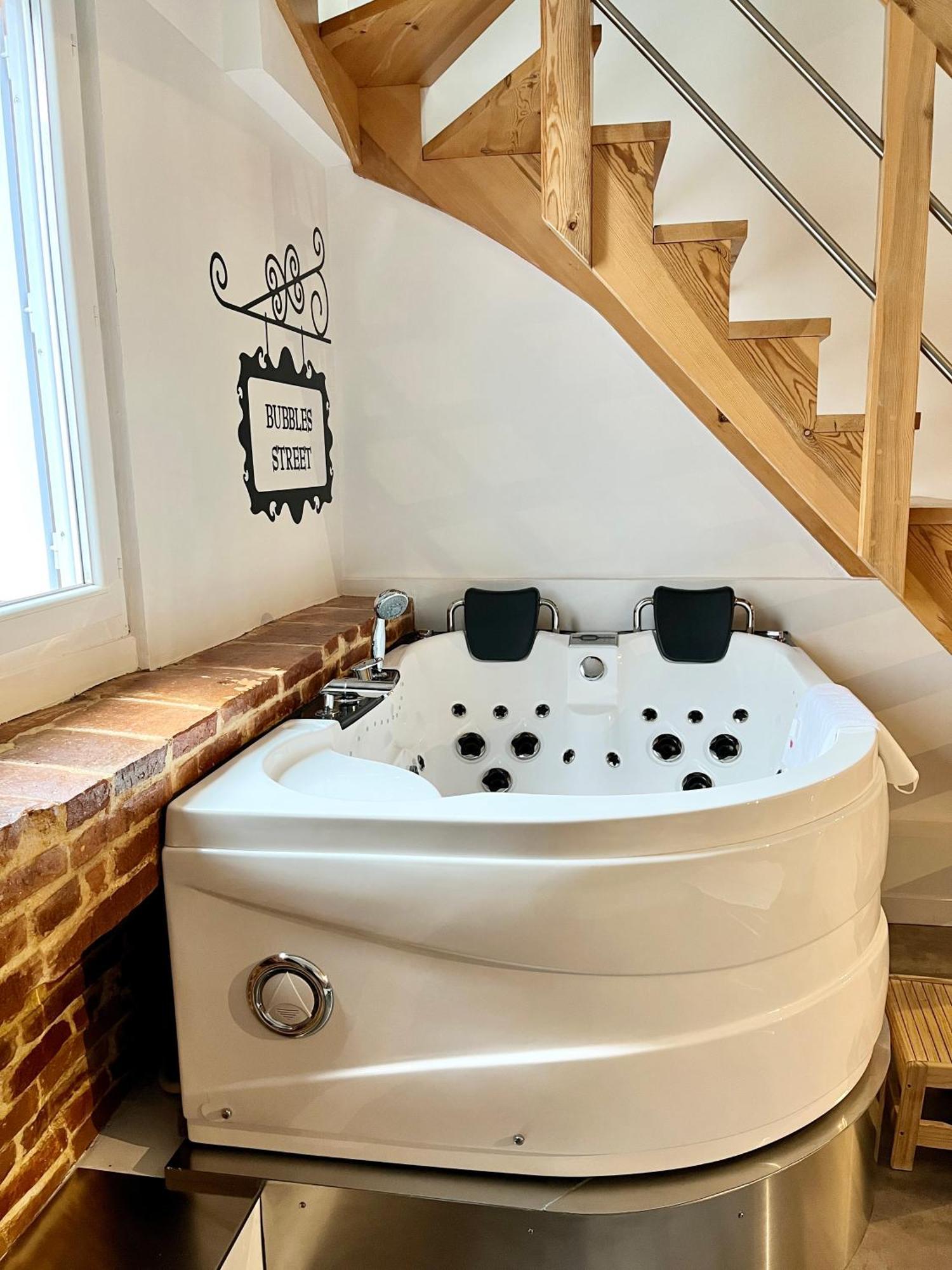 L'Antre Vue - Jacuzzi Au Chateau Belberaud Bagian luar foto