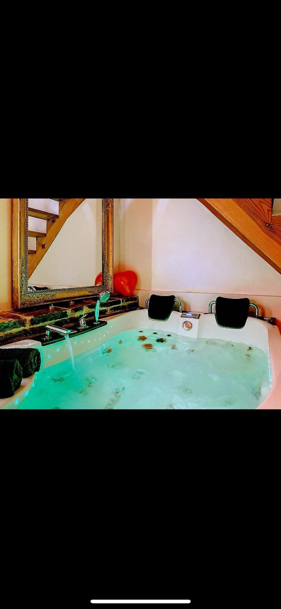 L'Antre Vue - Jacuzzi Au Chateau Belberaud Bagian luar foto